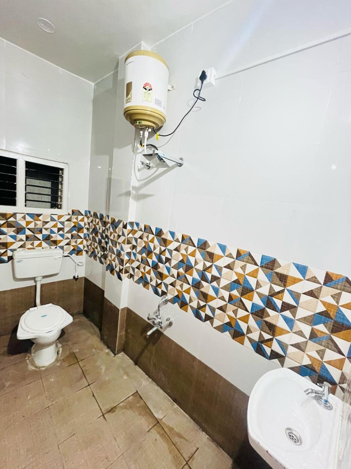 Adh Hazel Wood Hotel Mysore Luaran gambar