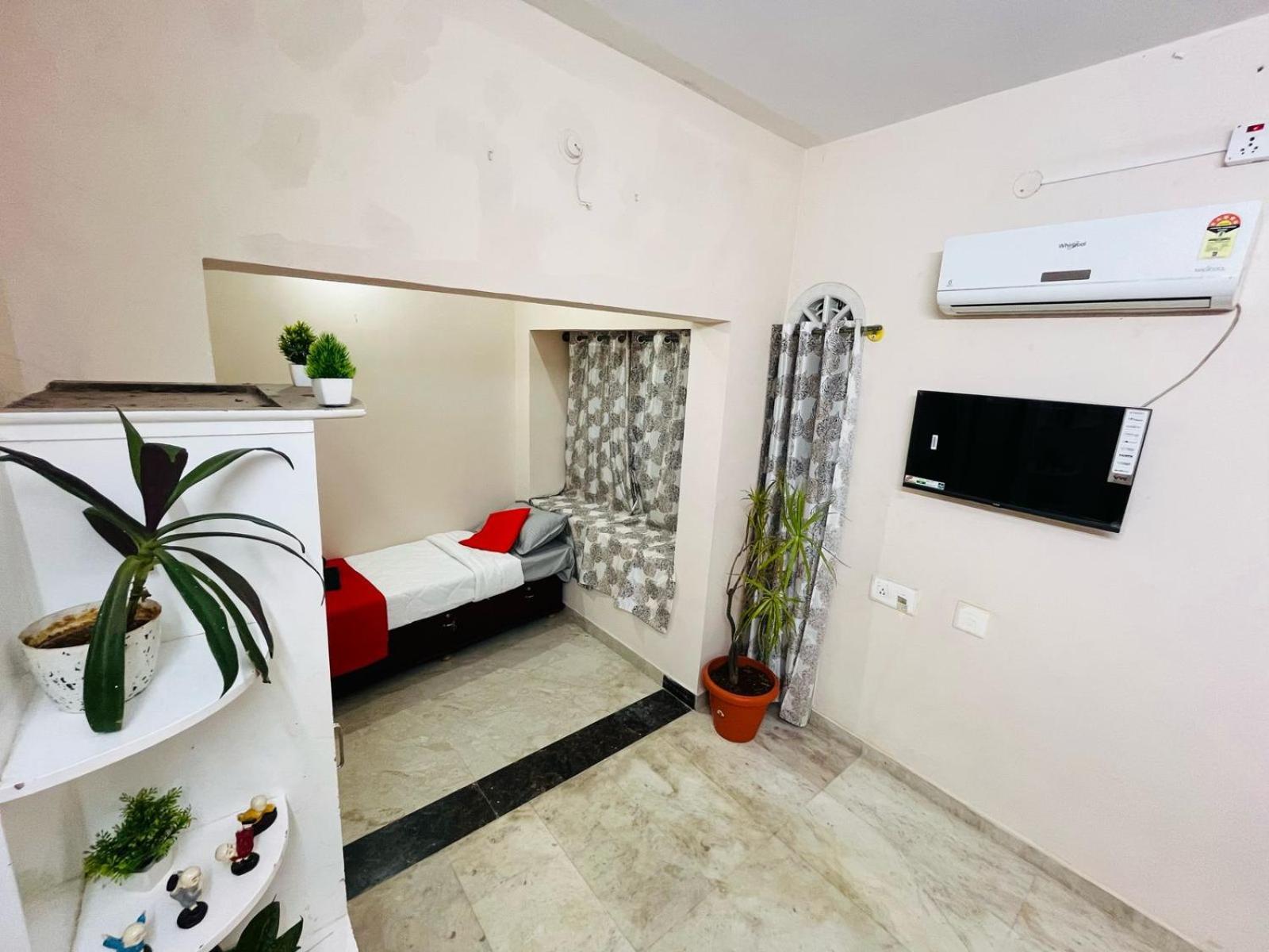 Adh Hazel Wood Hotel Mysore Luaran gambar