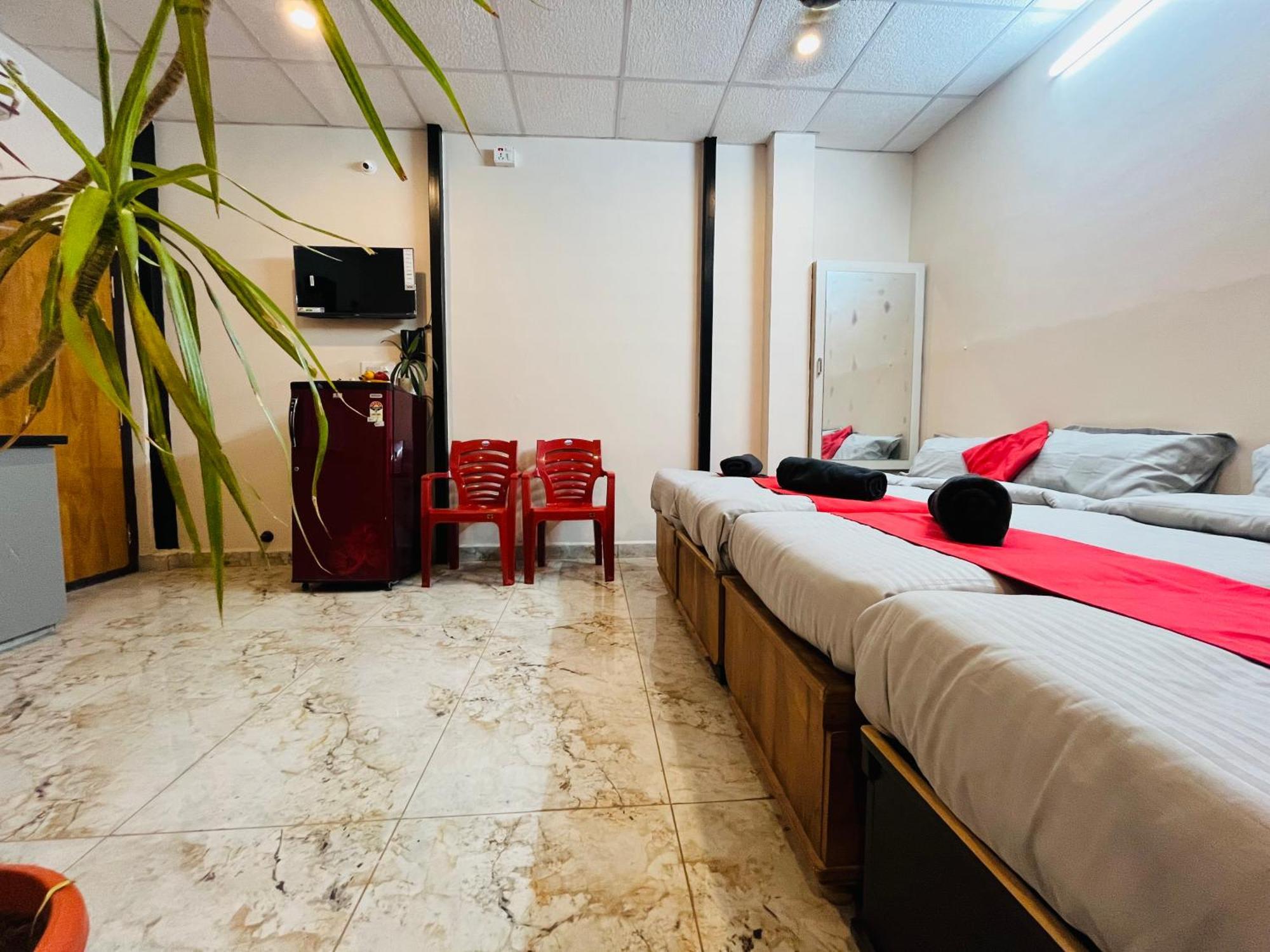 Adh Hazel Wood Hotel Mysore Luaran gambar