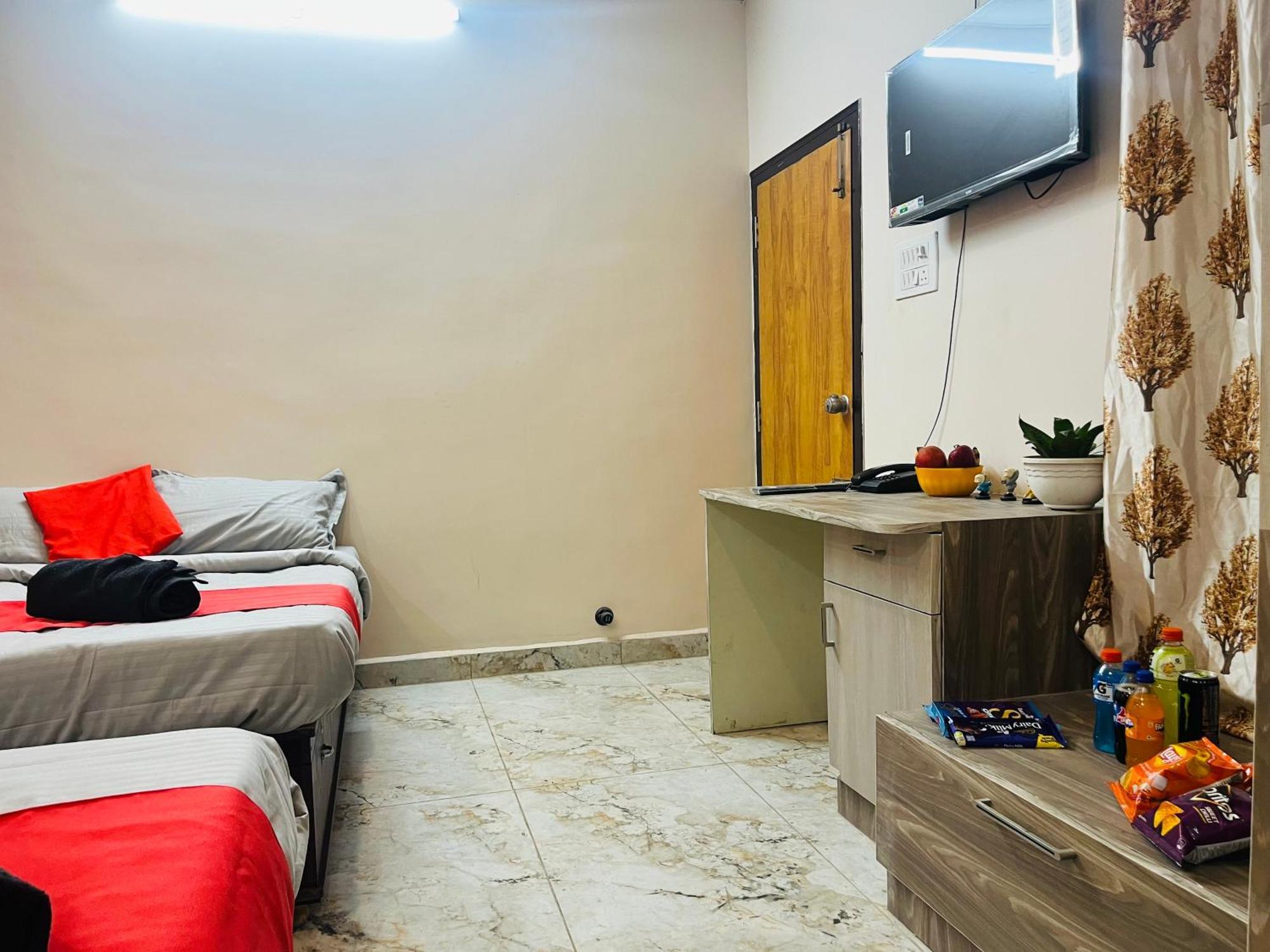 Adh Hazel Wood Hotel Mysore Luaran gambar