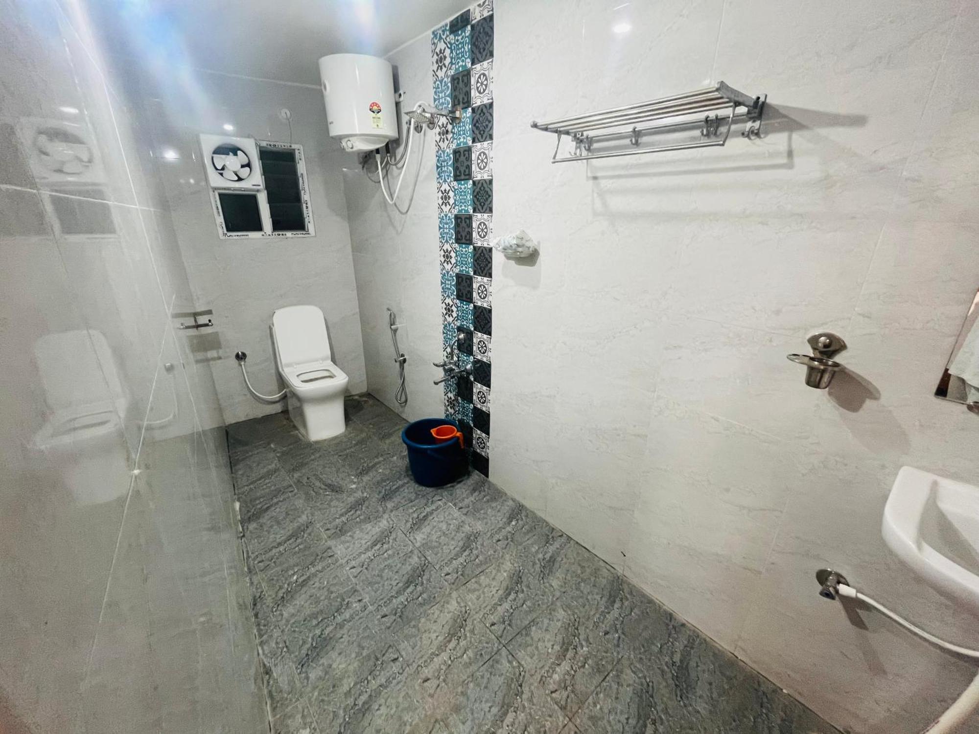 Adh Hazel Wood Hotel Mysore Luaran gambar