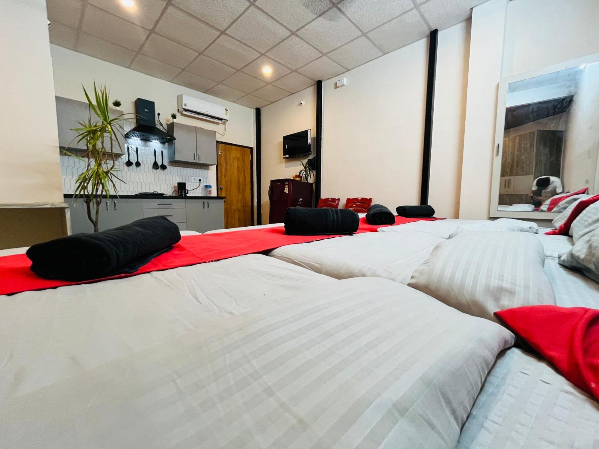 Adh Hazel Wood Hotel Mysore Luaran gambar